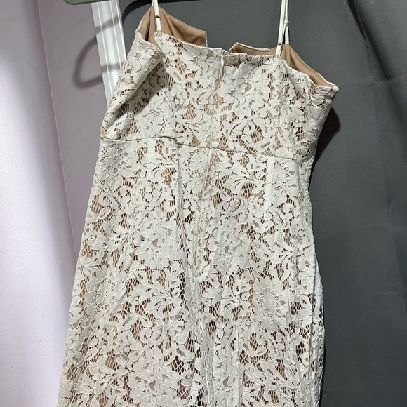 White lace dress - Picture 3 of 4